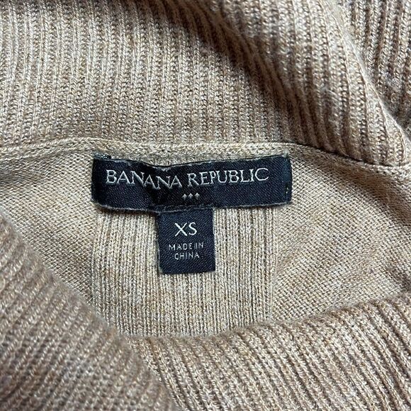 BANANA republic extra small brown turtleneck sweater. Runs large. Ribbed details - Picture 7 of 9